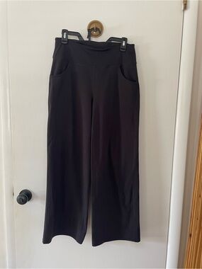 Black Wide-Leg Yoga Pull-On Pants with Pockets
